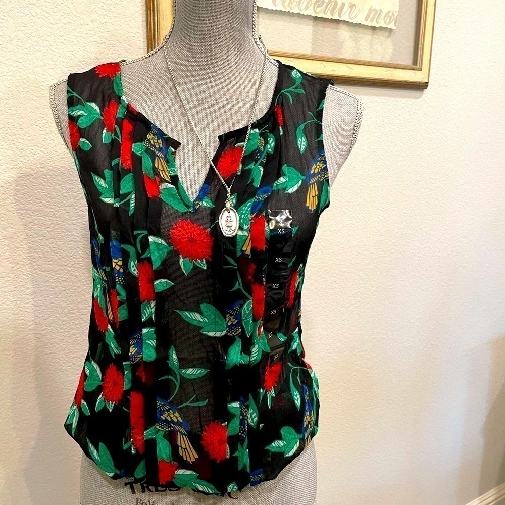 New - Banana Republic chiffon tank